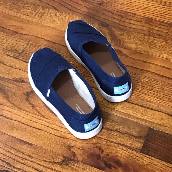TOMS Fashion Sneaker Athletic Casual Slip on Shoes
Navy Blue
Size 2
No Shoebox - Picture 10 of 16